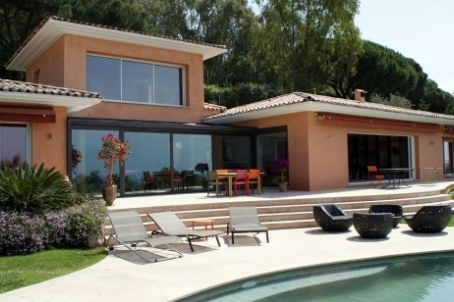 New and sunny villa with stunning views of the sea and Cannes