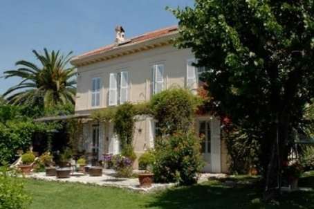 Cozy charming 19th-century villa in Cap d'Antibes