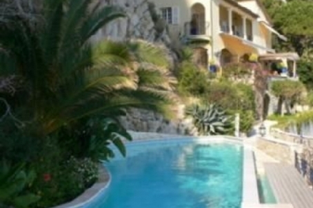 Villa with stunning views of the sea not far from from Monaco