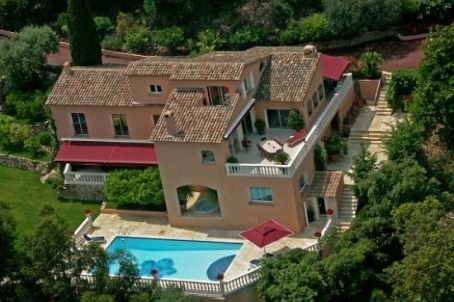 Comfortable and prestigious villa on the hills of Super Cannes