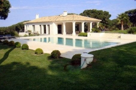 Modern villa in St Tropez with sea views