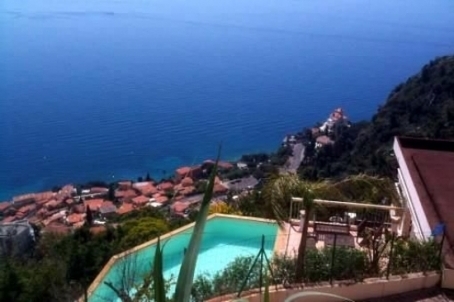 Villa avec vue magnifique sur la mer 2 km de Monaco