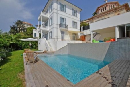 Beautiful villa in Bourgeois style in Nice