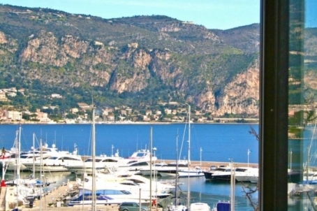 This apartment has a unique location and an amazing panoramic view of the port of Saint Jean Cap Ferrat and the sea