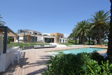 Superb modern villa in Cannes