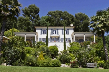 Rare in its characteristics villa in the popular area of California