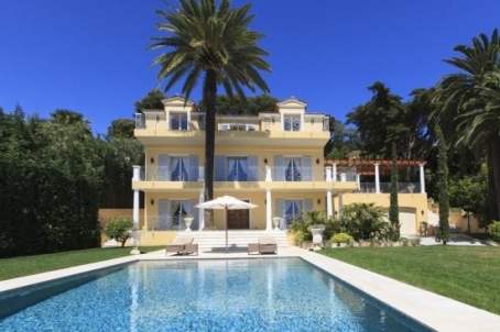 Beautiful villa in the popular area of Cannes