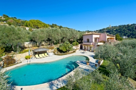 Villa in a modern Provencal style in Cannes
