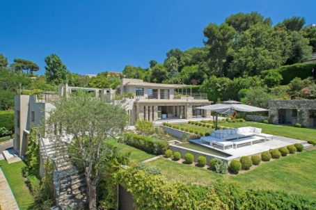 Modern villa in Cannes