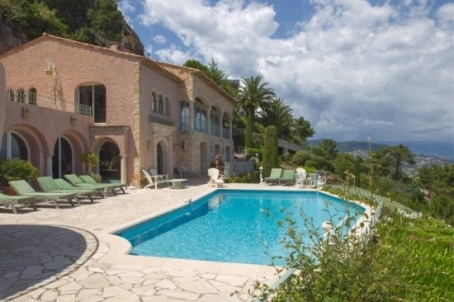 Villa de luxe avec vue panoramique sur la mer