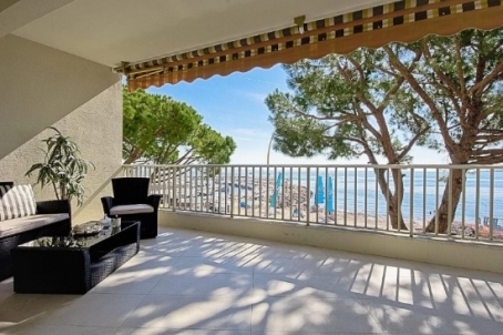 Beautiful apartment with panoramic sea views