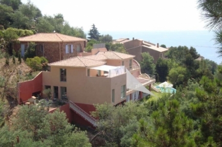 Villa for rent in Theoule sur Mer with panoramic sea views